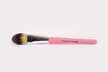 Load image into Gallery viewer, Flawless Foundation brush #70
